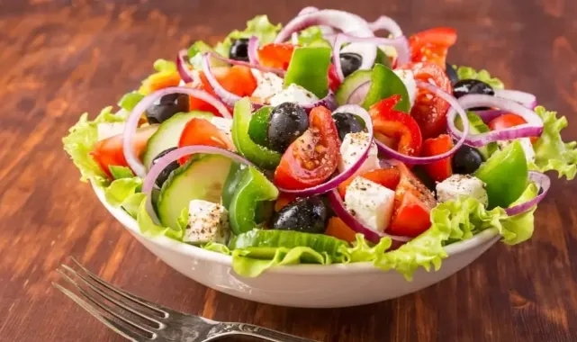Akdeniz salatası nasıl yapılır?