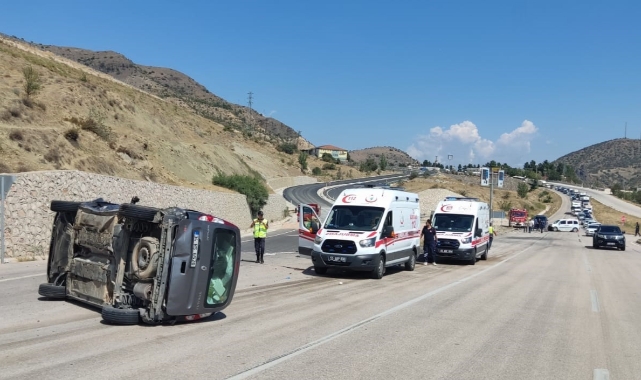 Amasya’da 2 kamyonet çarpıştı