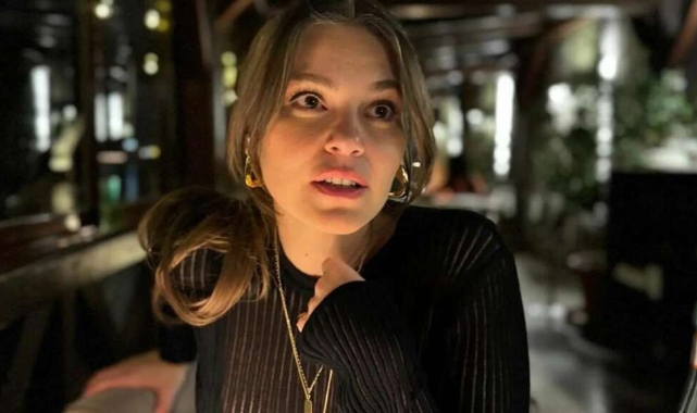 Aslı Enver'den Çocukluk Pozu