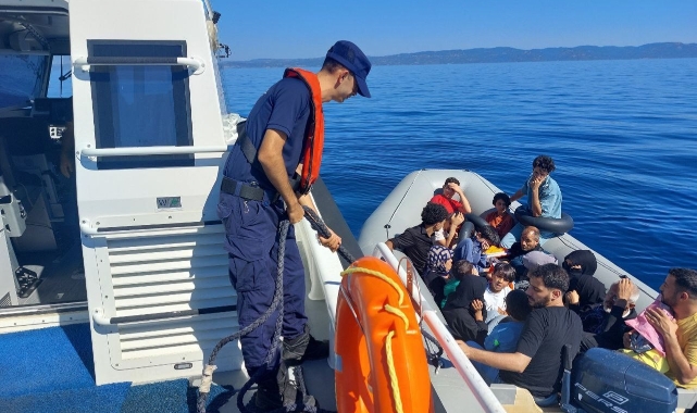 Balıkesir'de 18 düzensiz göçmen kurtarıldı!