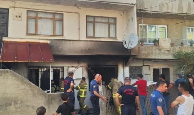 Bandırma’da yanan ev kullanılmaz hale geldi
