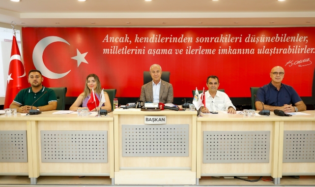 Başkan Özçelik: "Yapılmaması gereken büyüklükte bir bütçe yapılmış"