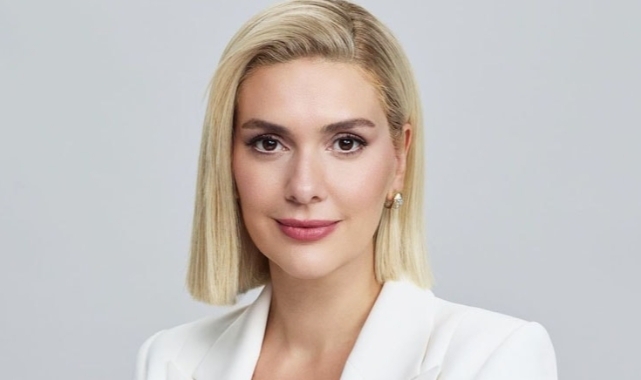 Bergüzar Korel yeni imajıyla fark yarattı!