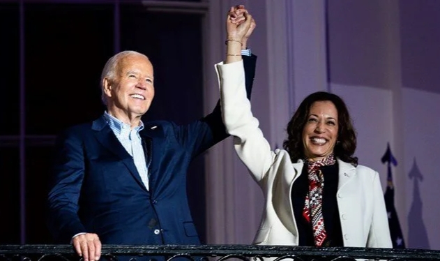 Biden, yarıştan çekildikten sonra ilk kez Harris ile mitinge katıldı