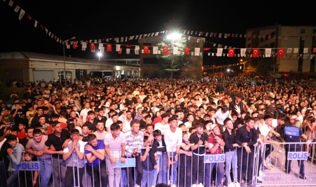 Bitlisliler Barış Adal konseri ile coştu