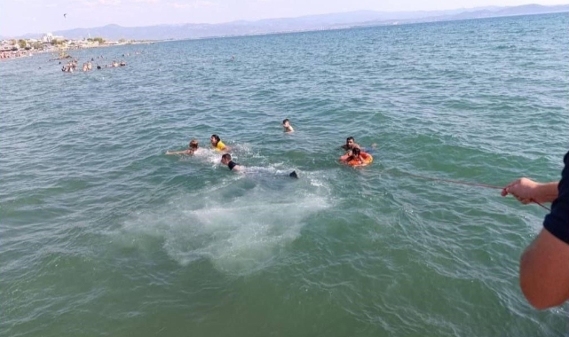 Boğulan çocuğu Sahil Güvenlik kurtardı