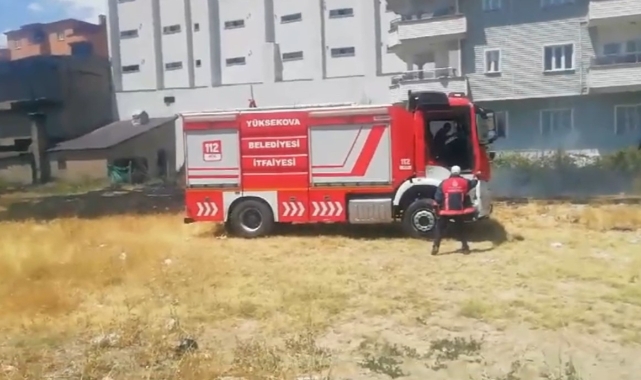 Boş arazide çıkan yangın korkuttu