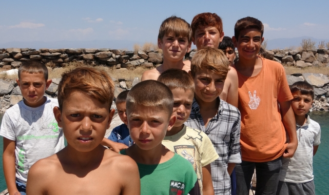 Bu çocuklar kışın esmer, yazın sarışın oluyor