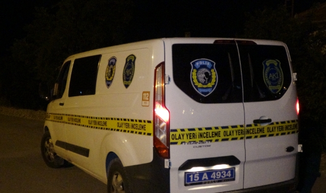 Burdur’da otomobile sıkılan kurşunlar balkonda oturan yaşlı çifte isabet etti: 2 yaralı
