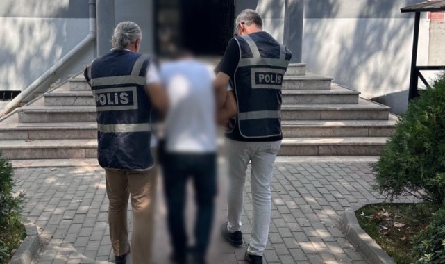 Bursa'da azılı dolandırıcı, parkta otururken yakalandı