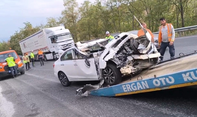 Bursa’da otomobil kamyona arkadan çarptı: 1’i ağır, 2 yaralı