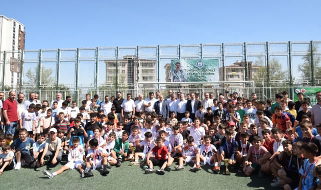 Bursa'daki futbol turnuvasında kazanan dostluk oldu