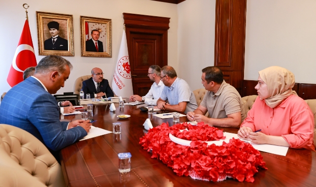 Bursa Valisi Demirtaş zincir market temsilcileriyle görüştü