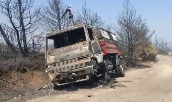 Çanakkale'de arazöz alevlerin arasında kaldı