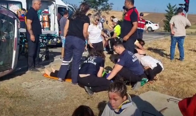 Çanakkale Gelibolu'da minibüs ile otomobil çarpıştı
