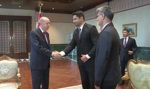 Cumhurbaşkanı Erdoğan'dan milli sporculara yüz yüze tebrik