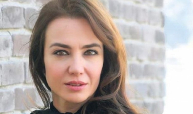 Deniz Uğur kimdir?