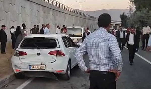 Düğün konvoyunda zincirleme kaza