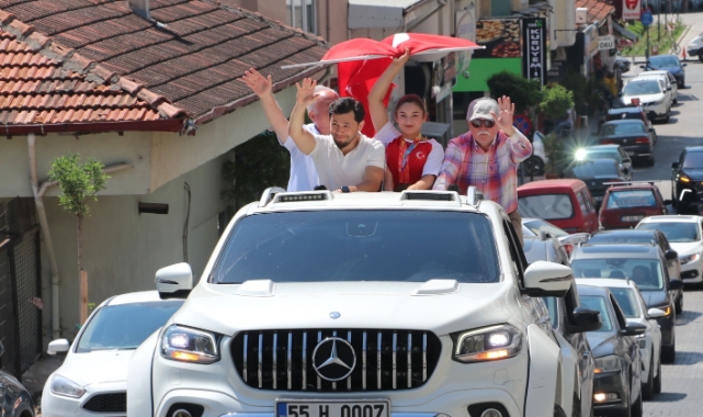 Dünya şampiyonuna coşkulu karşılama!