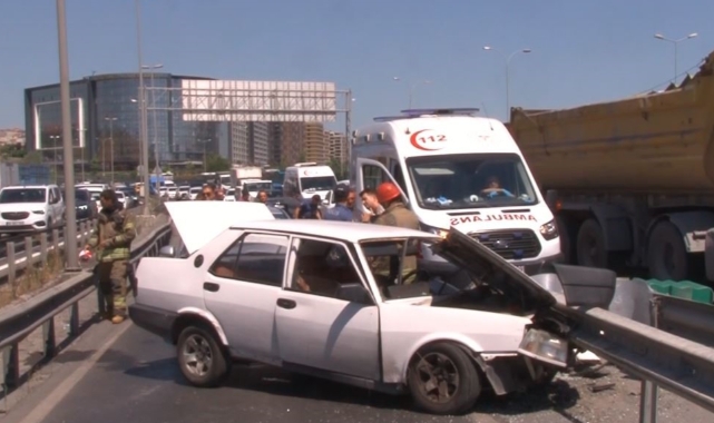 E-5'te otomobil bariyere ok gibi saplandı