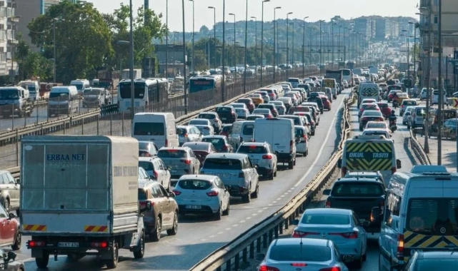 E-5’te trafik kaosu: Kilometrelerce kuyruk oluştu