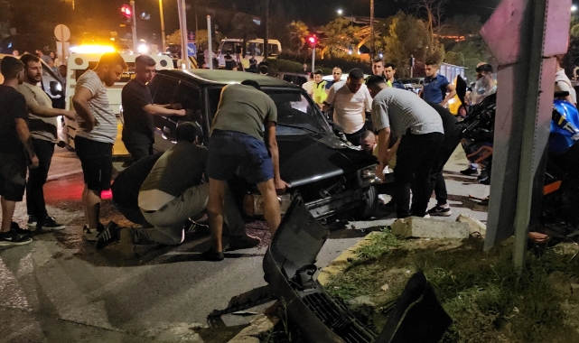 Ehliyetsiz çocuk sürücü, kırmızı ışıkta geçip otomobile çarptı: 1 ağır yaralı