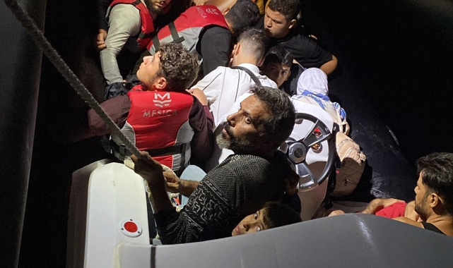 Fethiye’de 17 düzensiz göçmen ve bir göçmen kaçakçılığı şüphelisi yakalandı