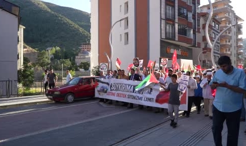 Gümüşhane’de yüzlerce kişi Haniye için yürüdü
