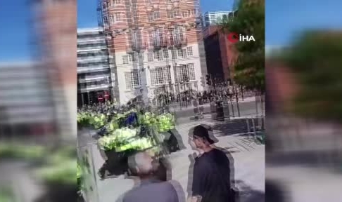 İngiltere’de aşırı sağ destekçileri polisle çatıştı