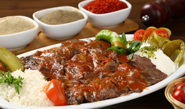 İskender'in 10 TL'den 300 TL'ye yolculuğu! 2015 yılından kalma adisyon..