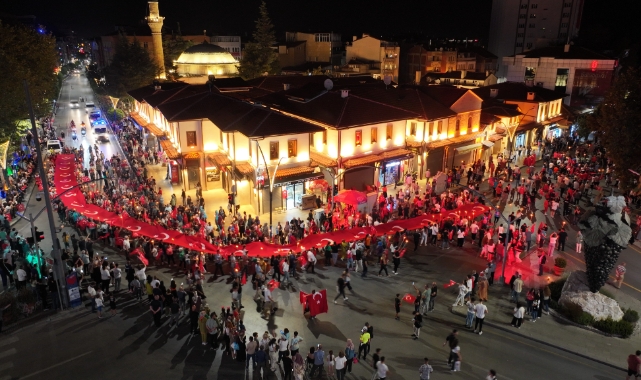 Ispartalılar, Zafer Bayramı'nın 102'nci yılında tek yürek oldu