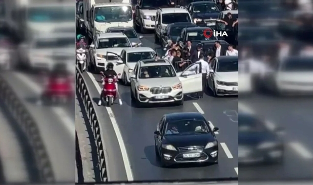 İstanbul’da E-5’i kilitleyen halay!
