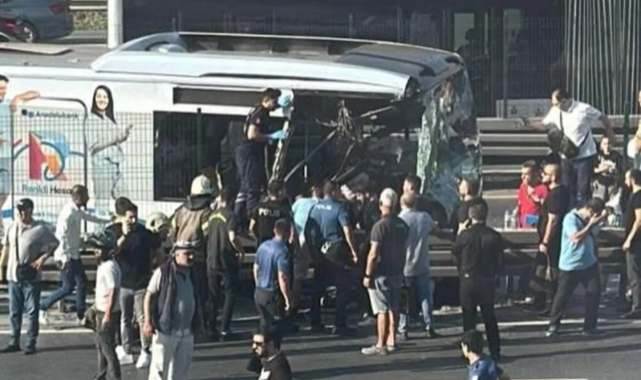İstanbul'da metrobüs kazası! Yaralılar var