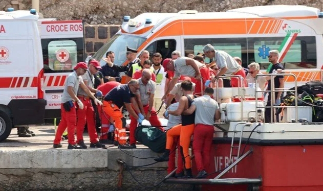 İtalya'da 22 turisti taşıyan yelkenli battı!