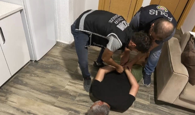 İzmir'de suç örgütüne şafak operasyonu: 16 gözaltı