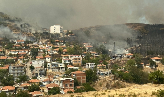 İzmir'deki yangın evlere sıçradı!