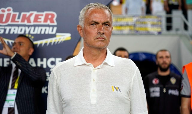 Jose Mourinho, ligde ilk maçına 3 değişiklikle çıktı