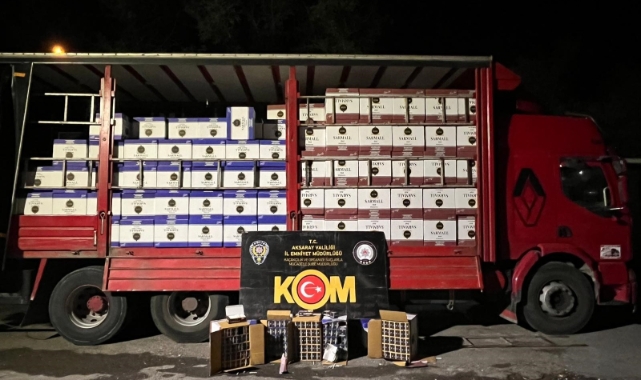 Kamyon kasasından 5 bin 250 adet kaçak makaron çıktı