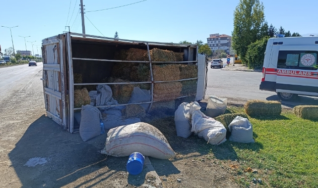 Kamyonet ile kamyon çarpıştı: 3 yaralı