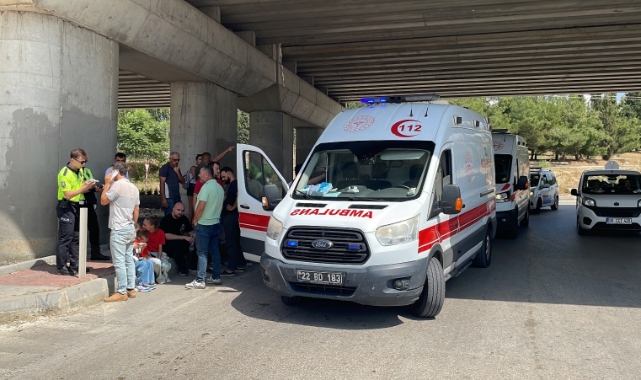 Keşan'da kamyonet ile minibüsün çarpıştığı kazada 1 kişi yaralandı