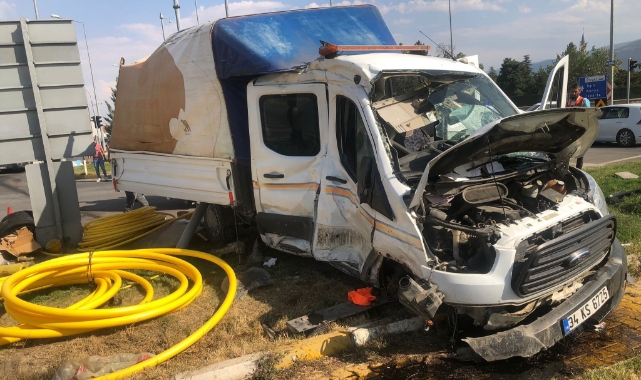 Konya'da feci kaza! Kamyonet ile TIR çarpıştı