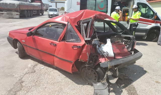 Konya'da korkutan kaza! Kamyon otomobile çarptı