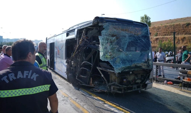 Küçükçekmece'de metrobüs kazası! Çok sayıda yaralı var