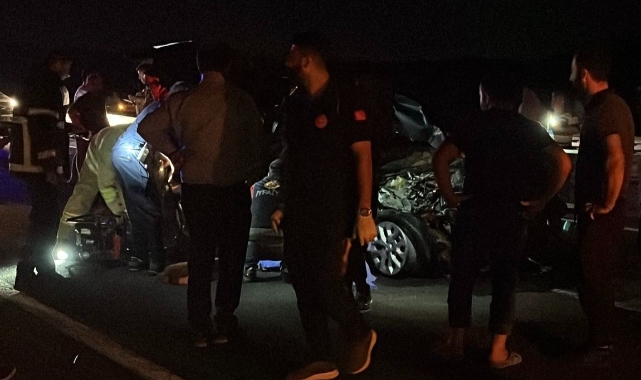 Mardin'de otomobil traktöre çarptı: 2 ölü, 3 yaralı