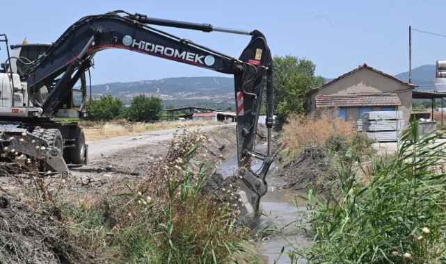 MASKİ'den Yeşilköy Mahallesi'nde dere temizliği