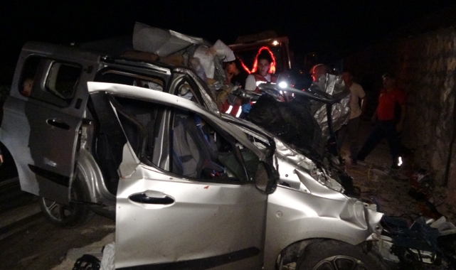 Mersin'de feci kazada araçlar hurda yığınına döndü