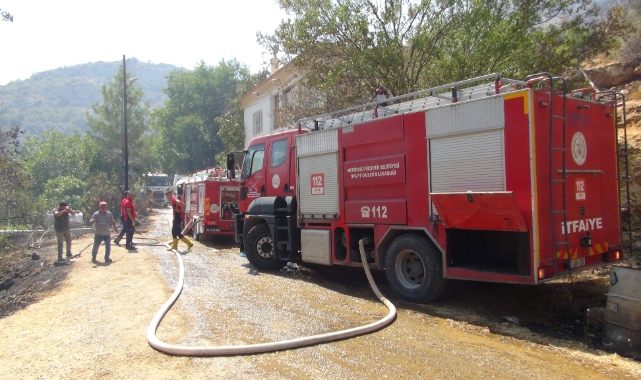 Mersin’de orman yangını, alevler evleri teğet geçti