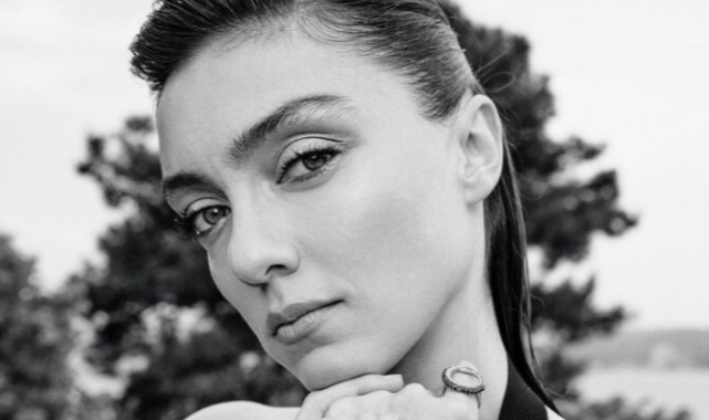 Merve Dizdar Çeşme’de aşka geldi