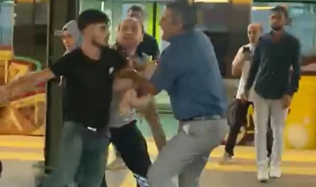 Metro istasyonunda tekme tokat kavga!