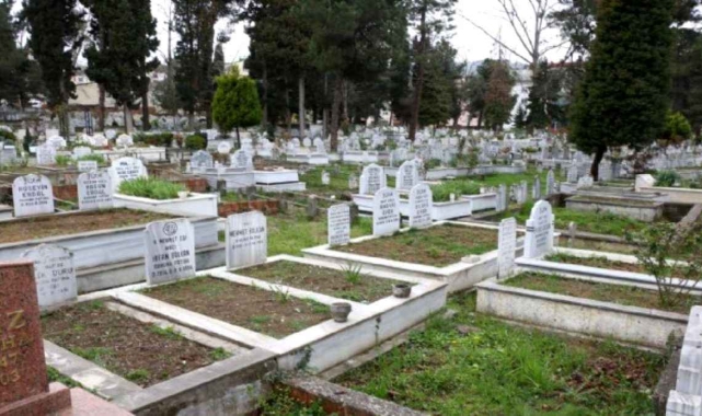 Mezar başında ‘bakmadın' kavgası!